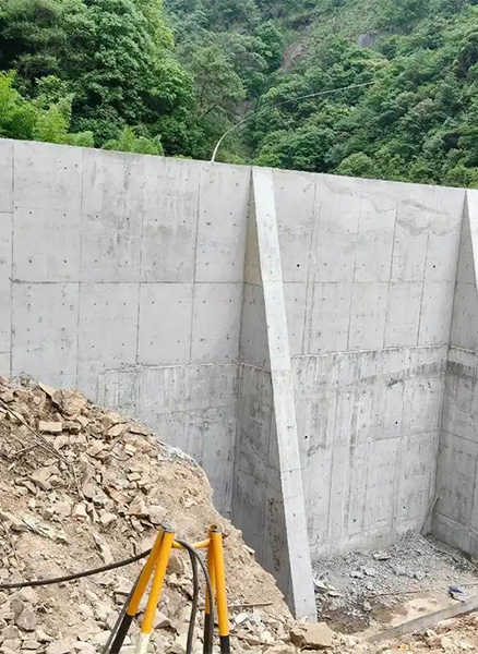 马鞍山重力式挡土墙