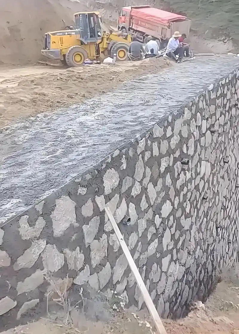 马鞍山边坡加固